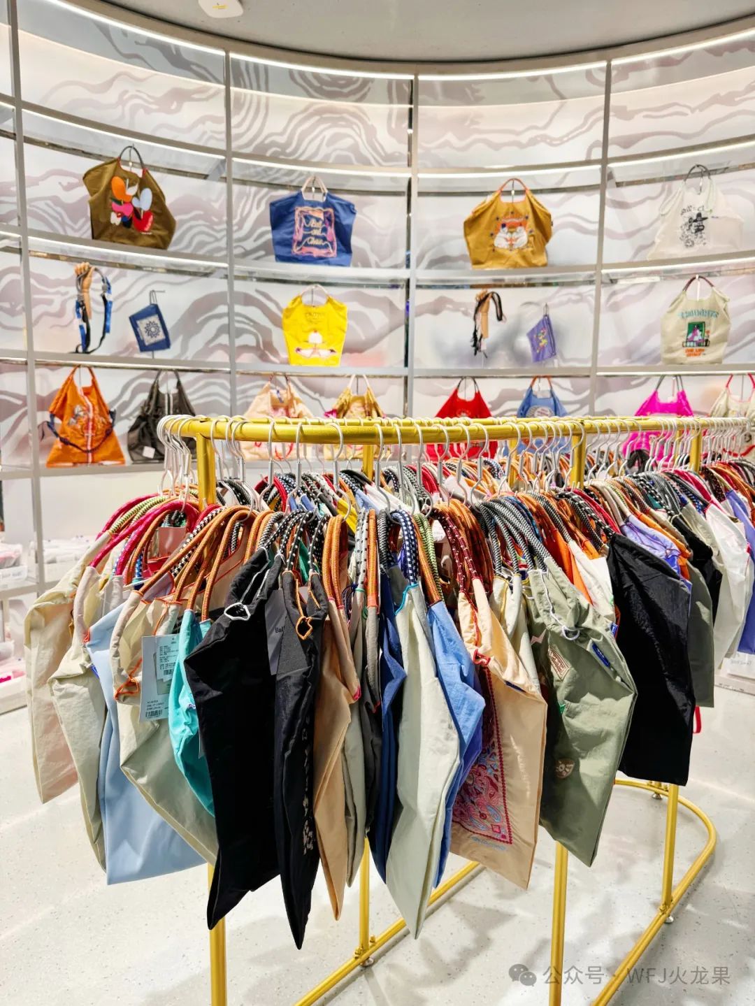 “断货王”Ball&amp;Chain快闪店上岸东安睿锦_多彩联盟集团官方网站