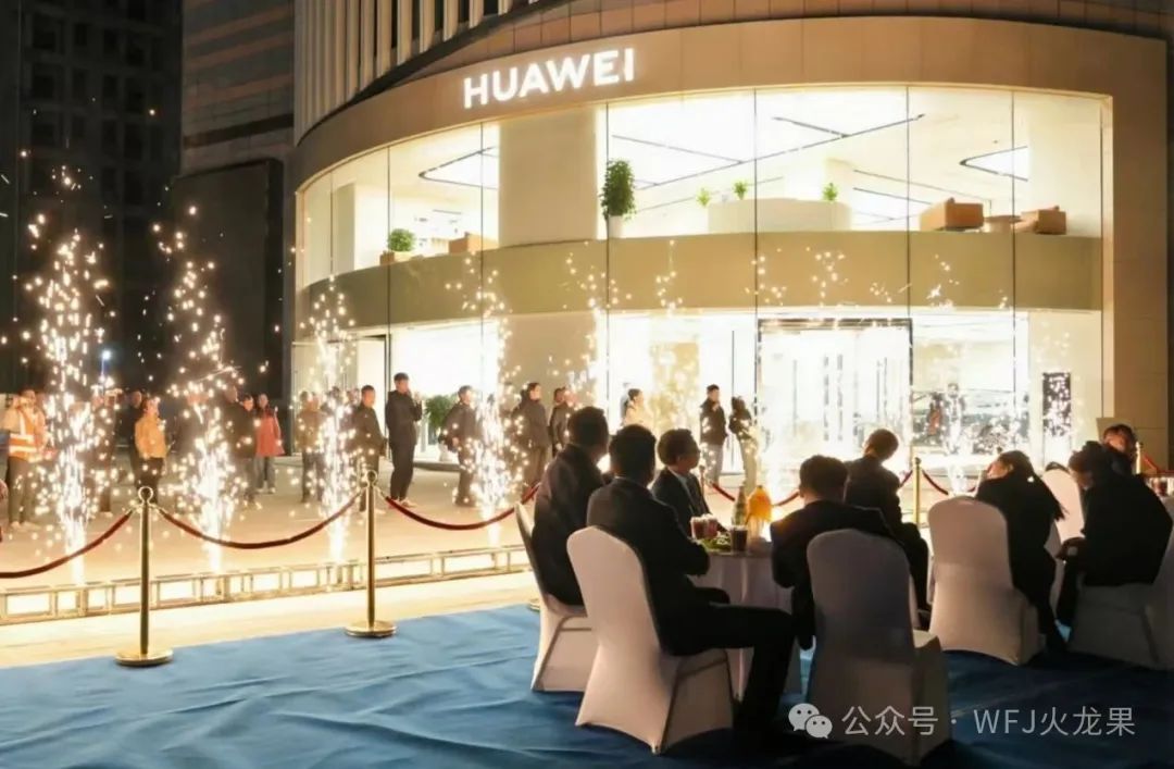 拉萨多彩联盟购物中心举行亮灯仪式_多彩联盟集团官方网站