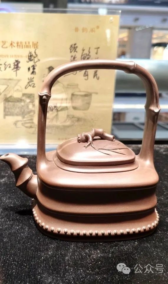 潮流与古板“漂亮邂逅”_多彩联盟集团官方网站