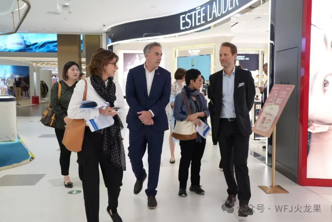 雅诗兰黛集团到访万宁国际免税港_多彩联盟集团官方网站