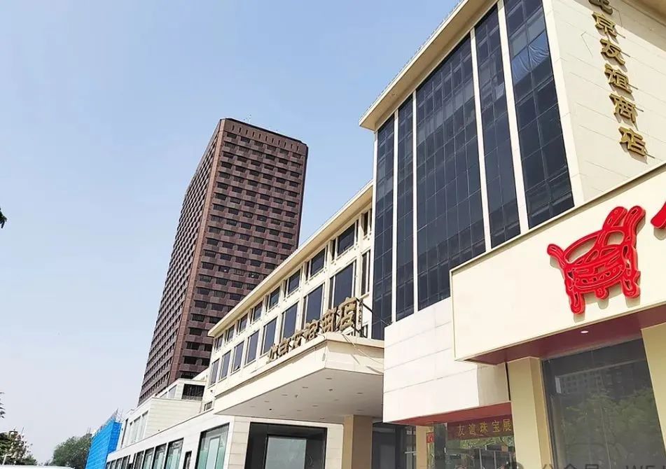 尚喜平调研友谊市肆，，，，，，提出：突出花园看法 打造陶醉空间_多彩联盟集团官方网站